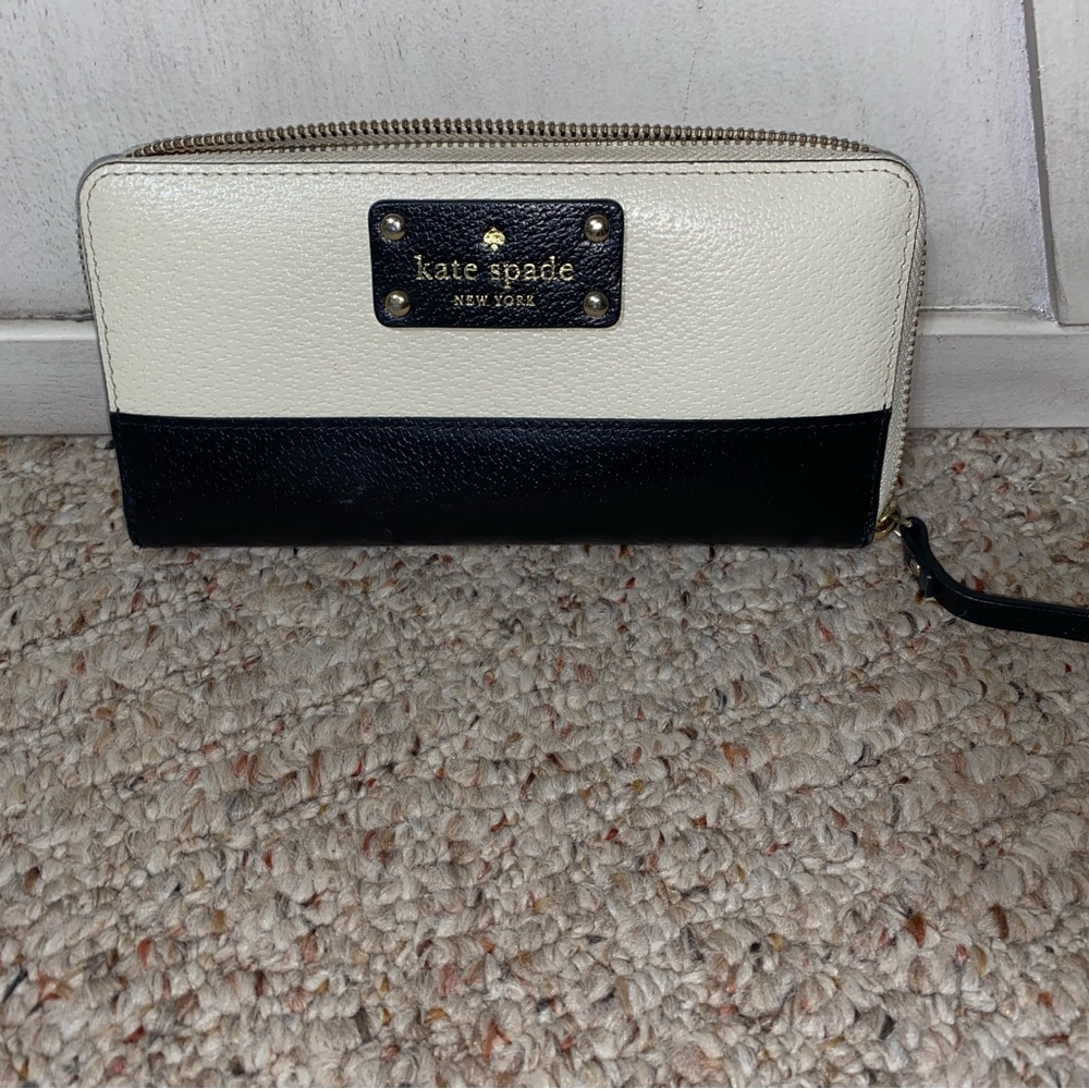 Kate Spade Two-Toned Zip Wallet